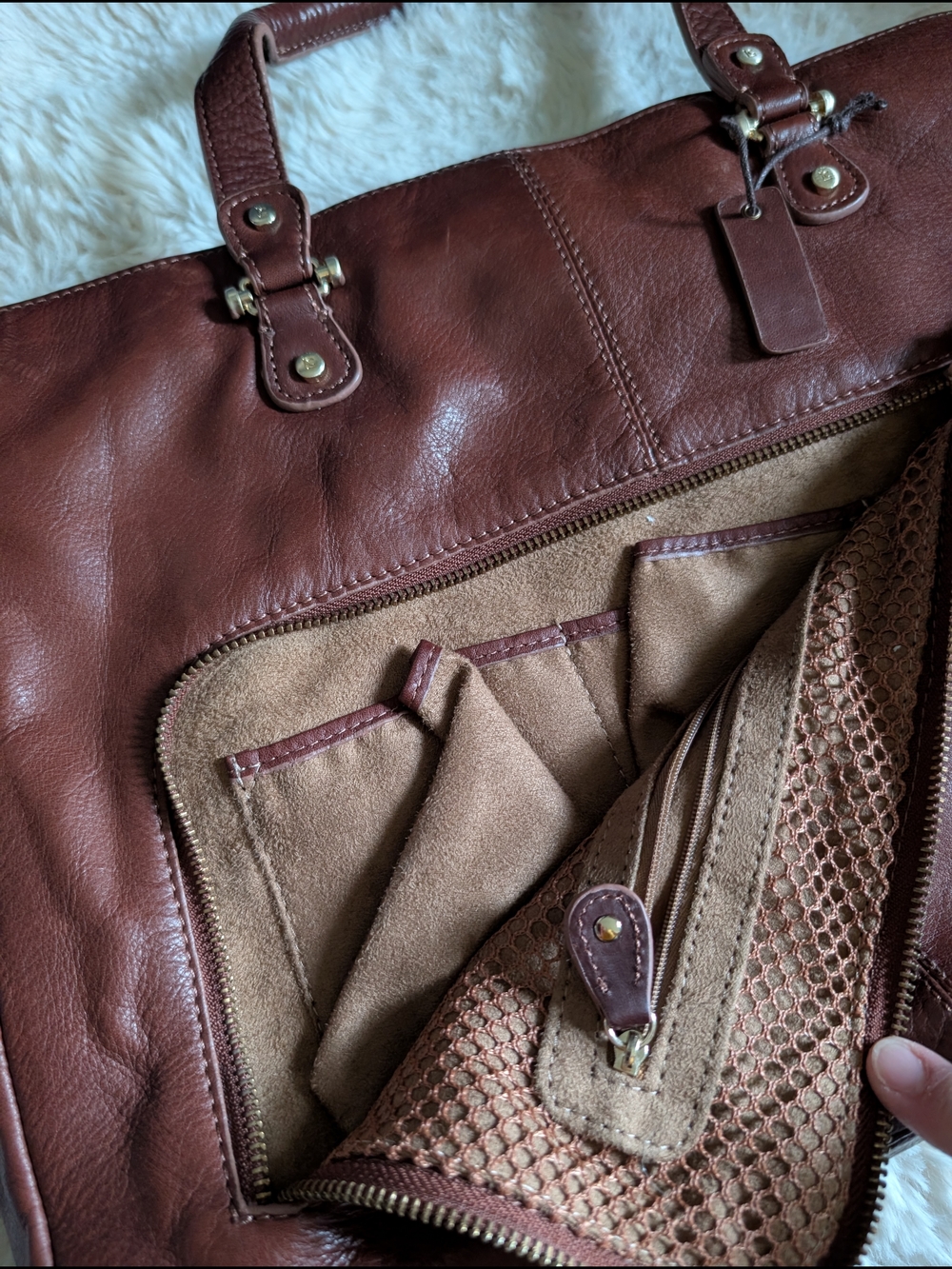 Women's Leather Tote Bag in Brown - Liz Claiborne - Picture 2 of 8